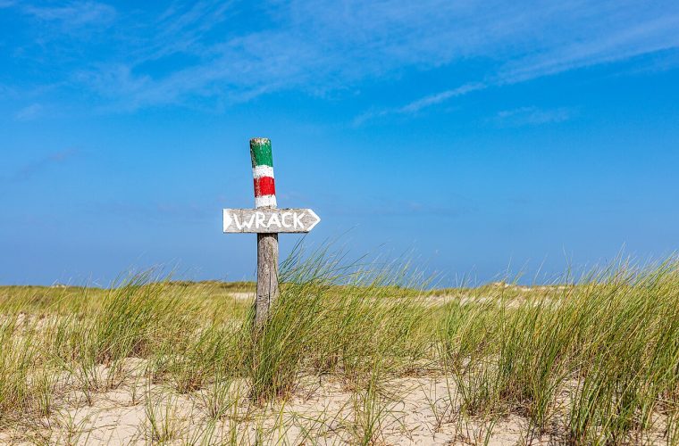 De Strandweg-markt op Ameland met kraampjes met verse en streekproducten